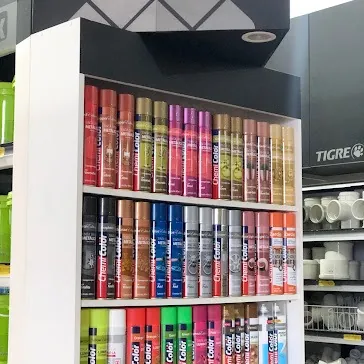 Expositor de tintas spray na DR Construções
