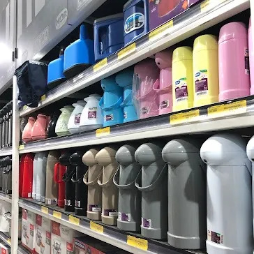 Garrafas térmicas coloridas na DR Construções